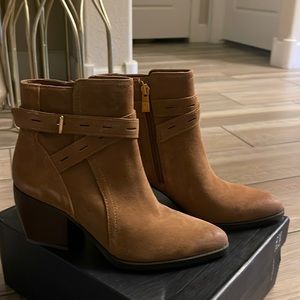 NEW WITH BOX FENYA CARMEL SUEDE NATURALIZER ANKLE BOOTIES size 7.5